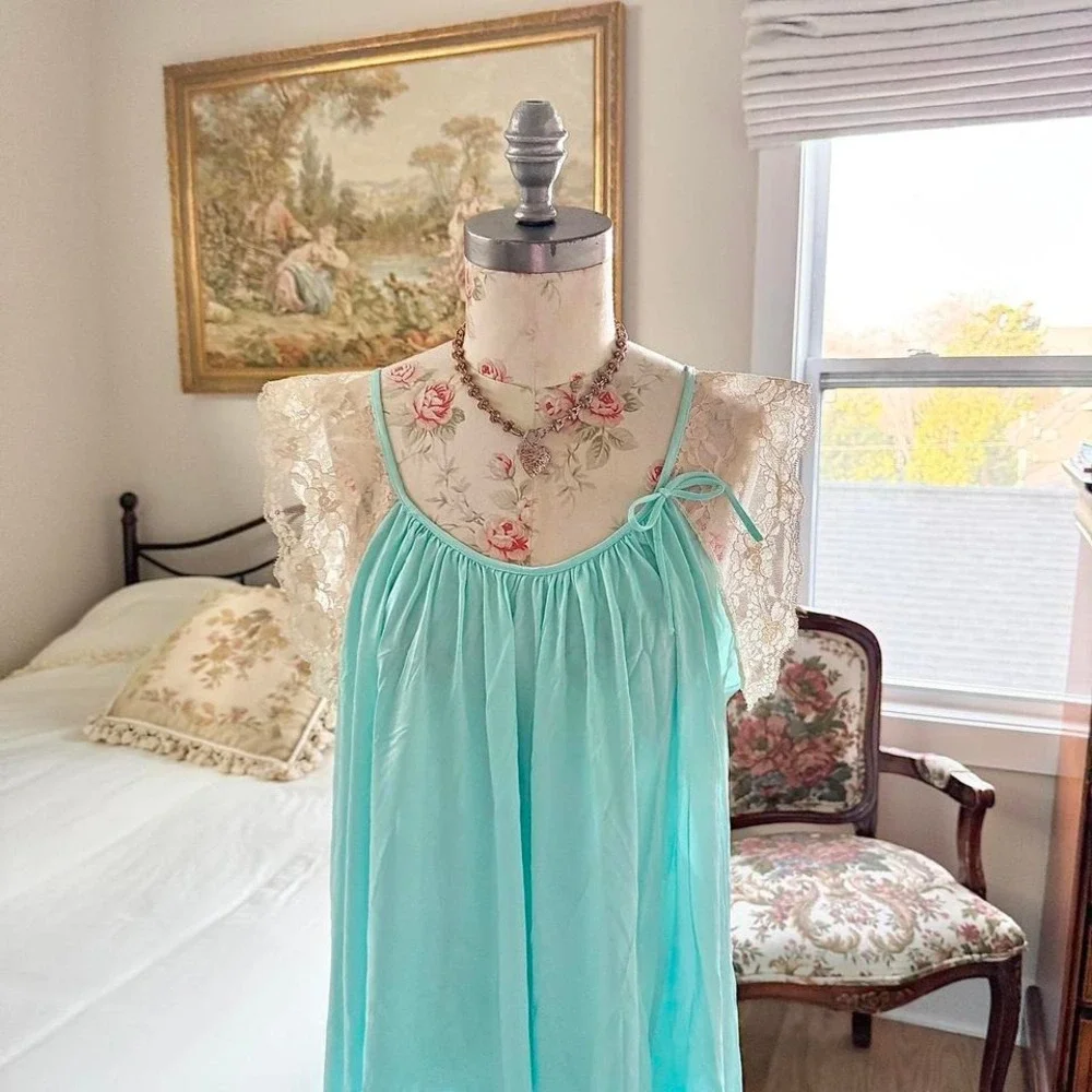 vintage blue nightgown  70s fits like‎ an xl aqua blue n